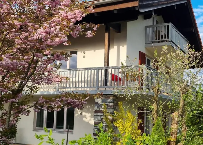 Grosszuegige Mit Terrasse Und Garten דירה *