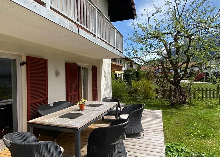 Grosszuegige Mit Terrasse Und Garten *